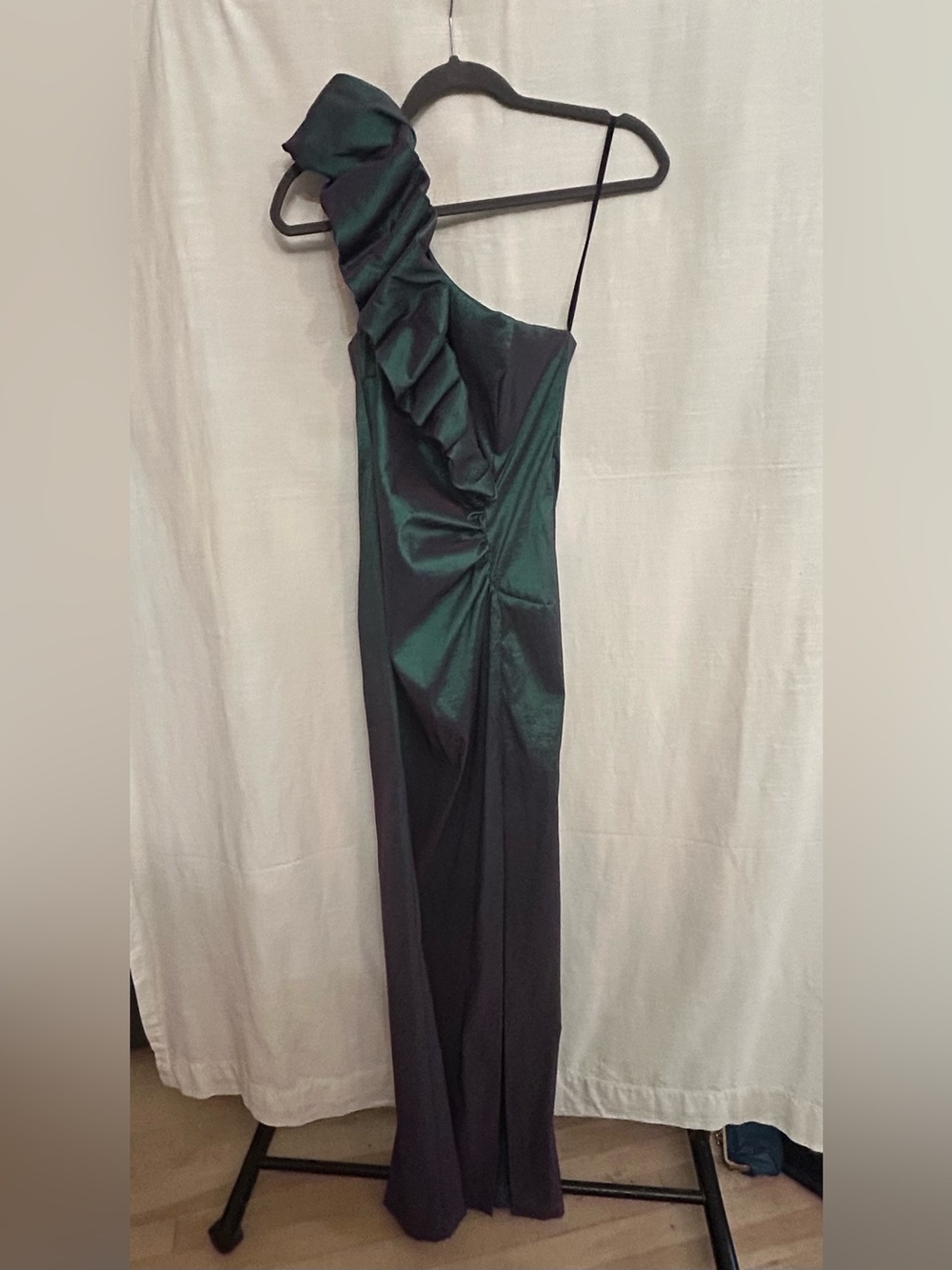Betsy & Adam One-Shoulder Ruffle Evening Gown in Iridescent Deep Green